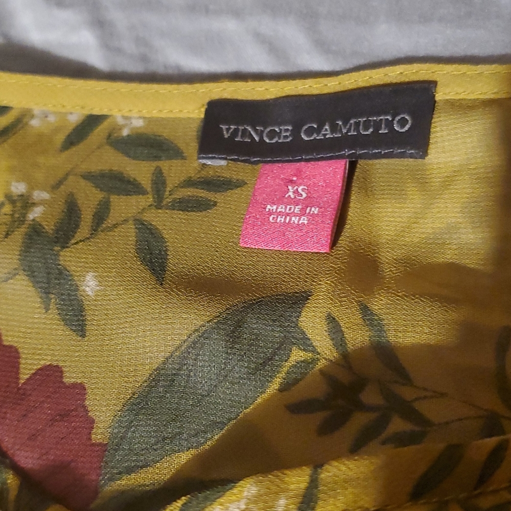 💐Vince Camuto top💐 - Picture 3 of 3
